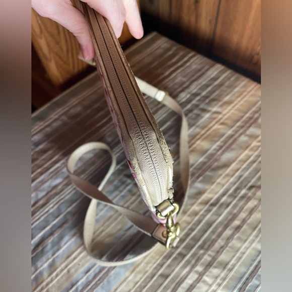 Coach’s Valentine C Pattern Tablet Bag; GUC - Picture 8 of 14